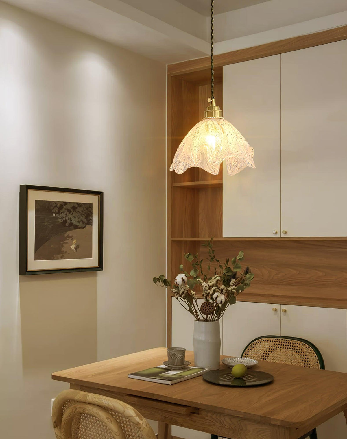 Deveny Pendelleuchte aus Messing mit welligem Glas im Lotus-Stil Vintage
