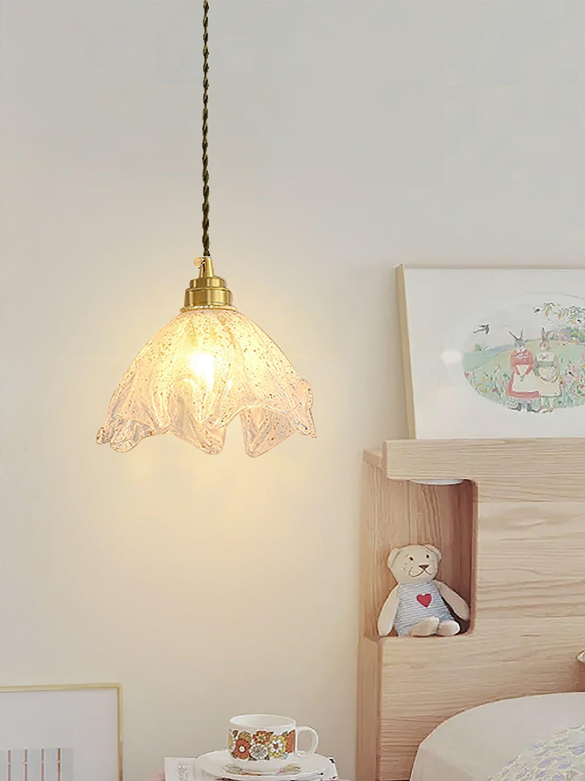 Deveny Pendelleuchte aus Messing mit welligem Glas im Lotus-Stil Vintage