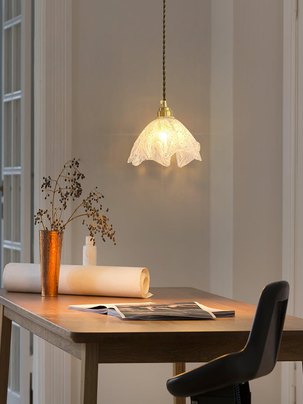 Deveny Pendelleuchte aus Messing mit welligem Glas im Lotus-Stil Vintage