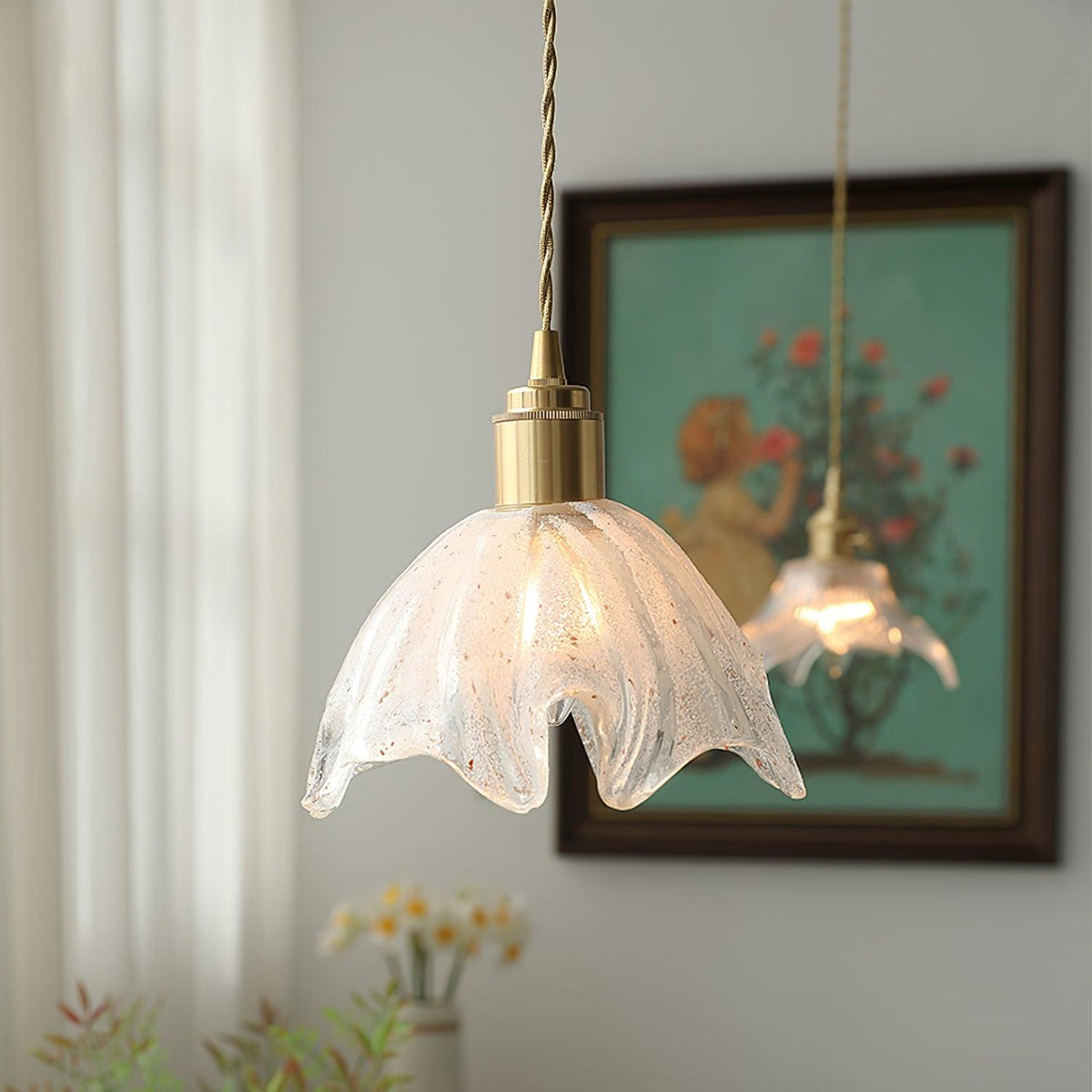 Deveny Pendelleuchte aus Messing mit welligem Glas im Lotus-Stil Vintage