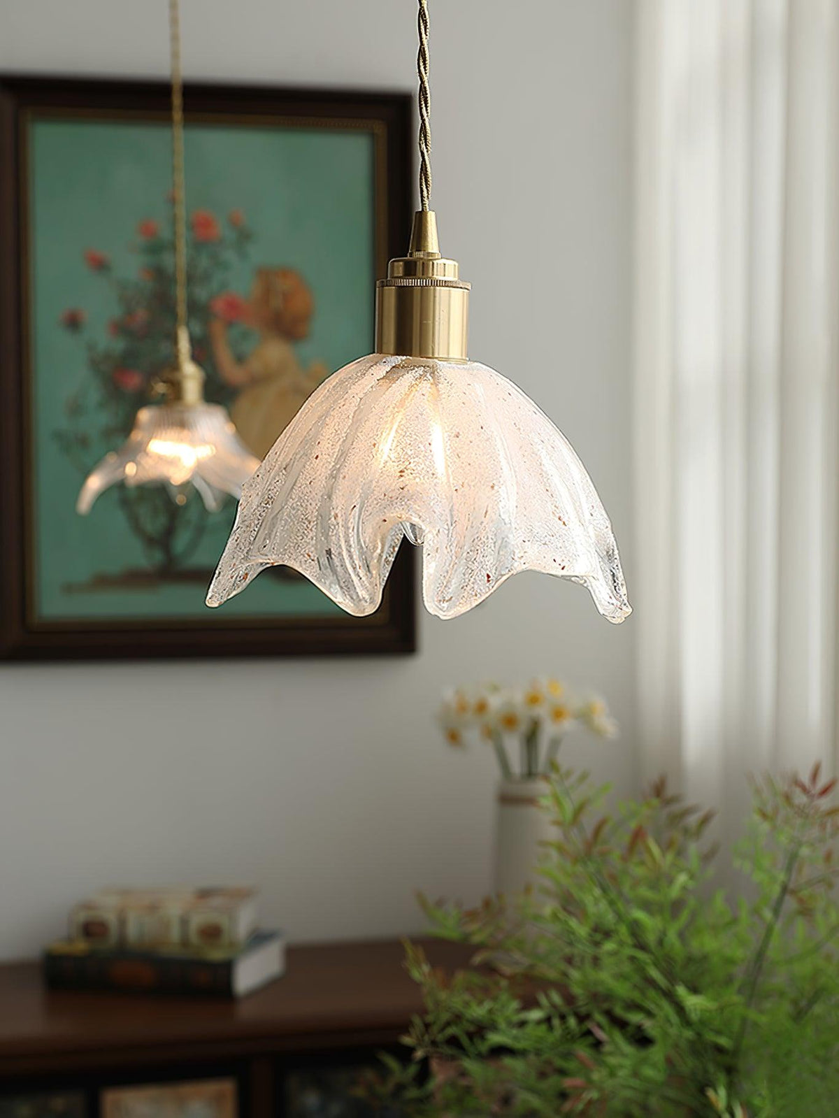 Deveny Pendelleuchte aus Messing mit welligem Glas im Lotus-Stil Vintage