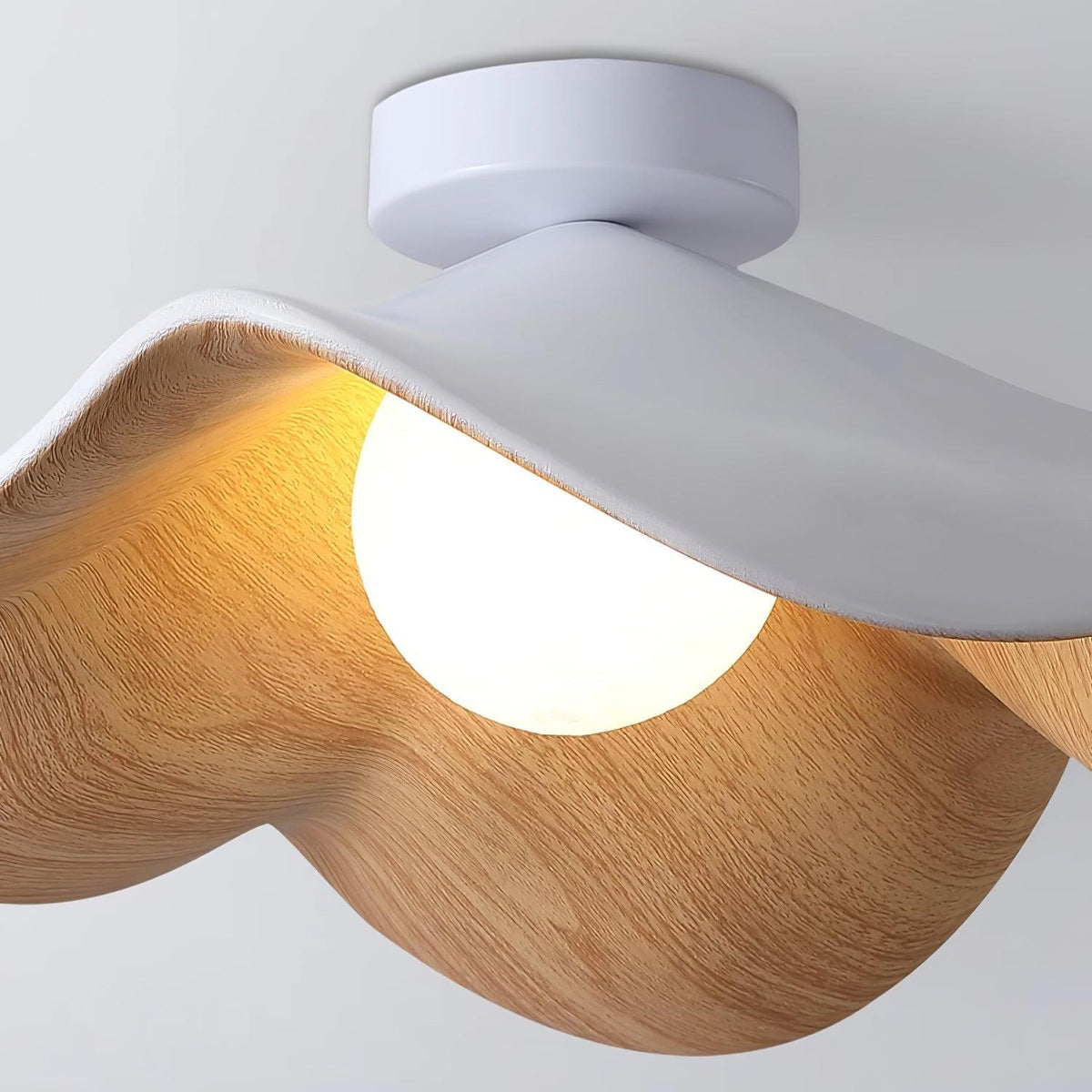 Belenor Deckenleuchte Lotus Leaf mit Holz- und Weiß-Oberfläche