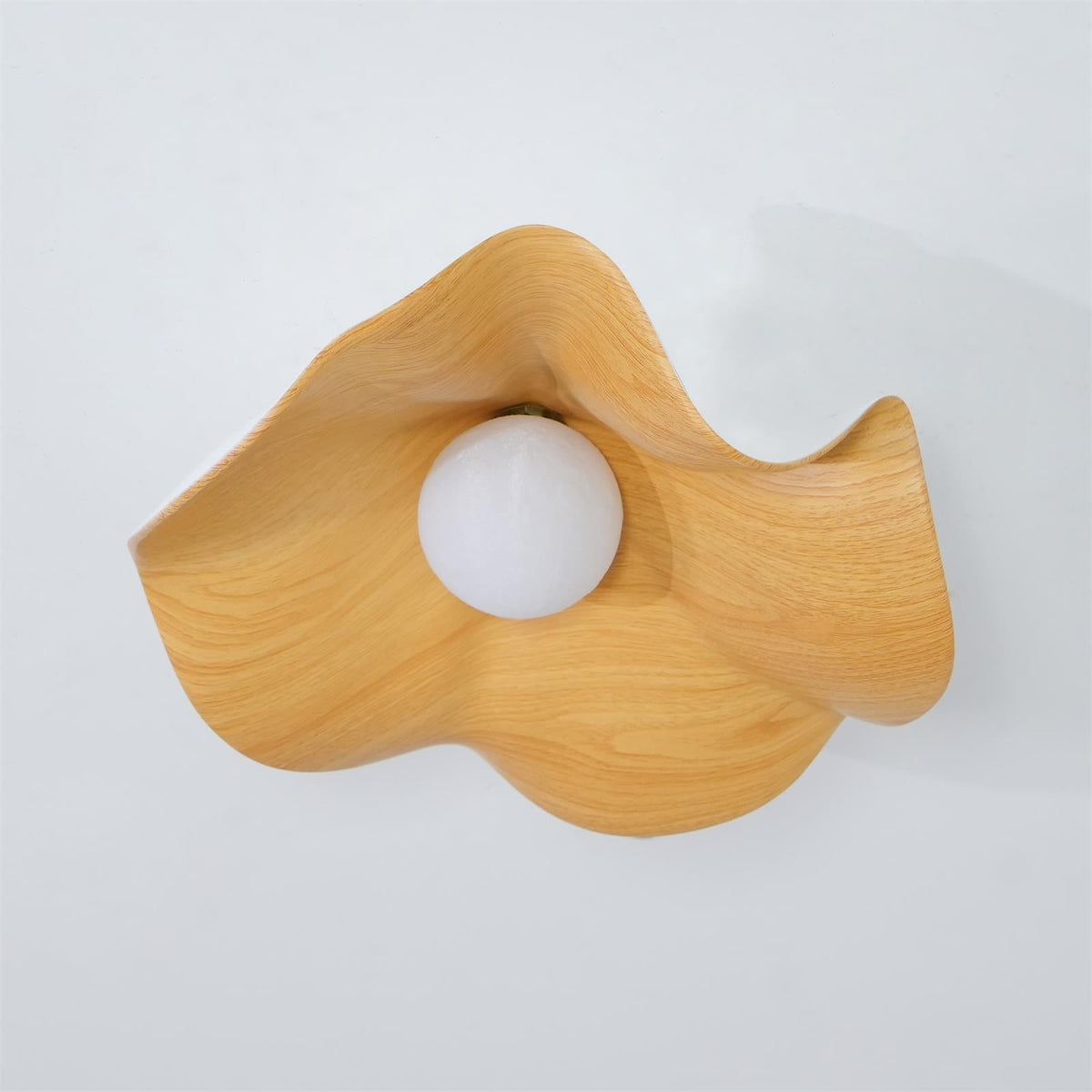 Belenor Deckenleuchte Lotus Leaf mit Holz- und Weiß-Oberfläche