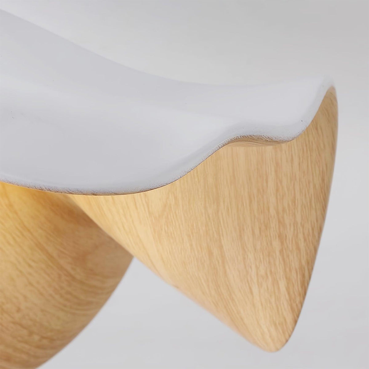 Belenor Deckenleuchte Lotus Leaf mit Holz- und Weiß-Oberfläche