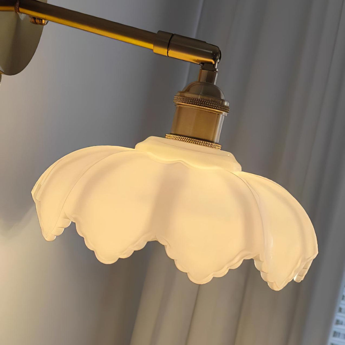 Lotus zeitgenössische Wandleuchte aus Glas im nordischen Stil
