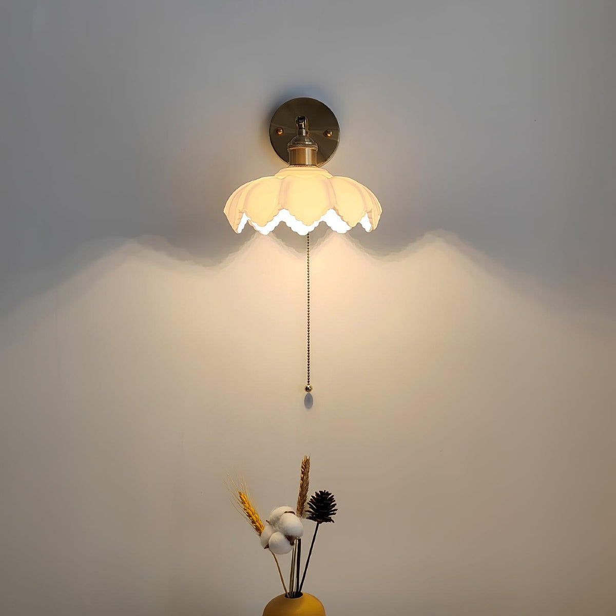 Lotus zeitgenössische Wandleuchte aus Glas im nordischen Stil