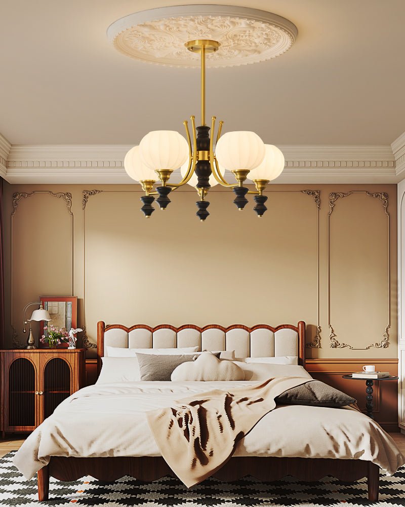 Zavenen Kronleuchter im traditionellen Vintage-Stil aus Messing und Holz
