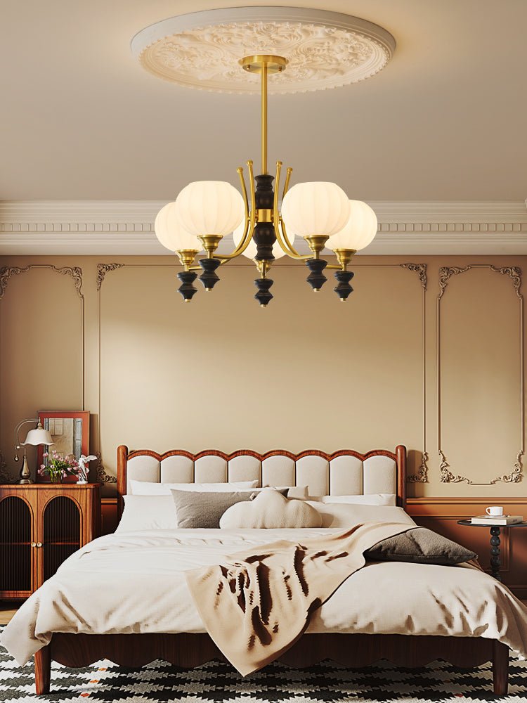 Zavenen Kronleuchter im traditionellen Vintage-Stil aus Messing und Holz
