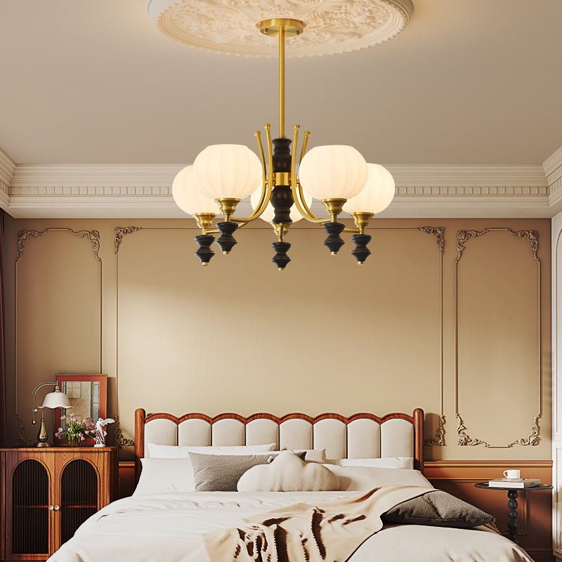 Zavenen Kronleuchter im traditionellen Vintage-Stil aus Messing und Holz
