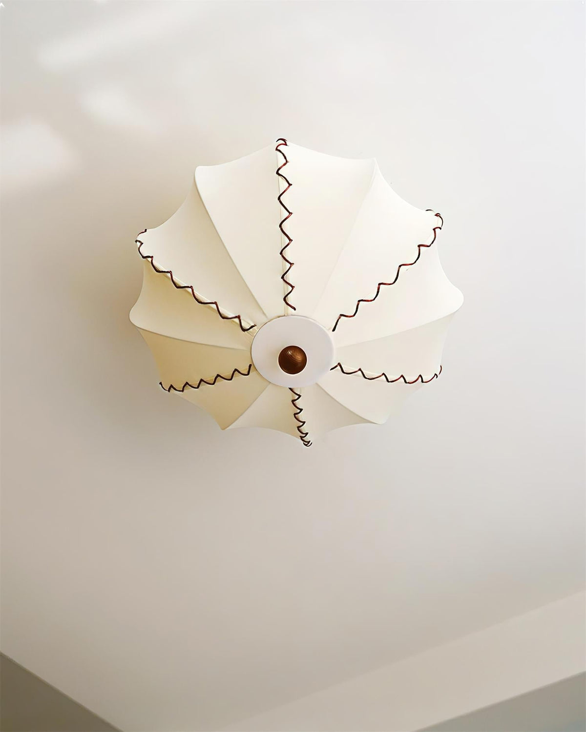 Colette Deckenleuchte aus Holz und Stoff in Beige