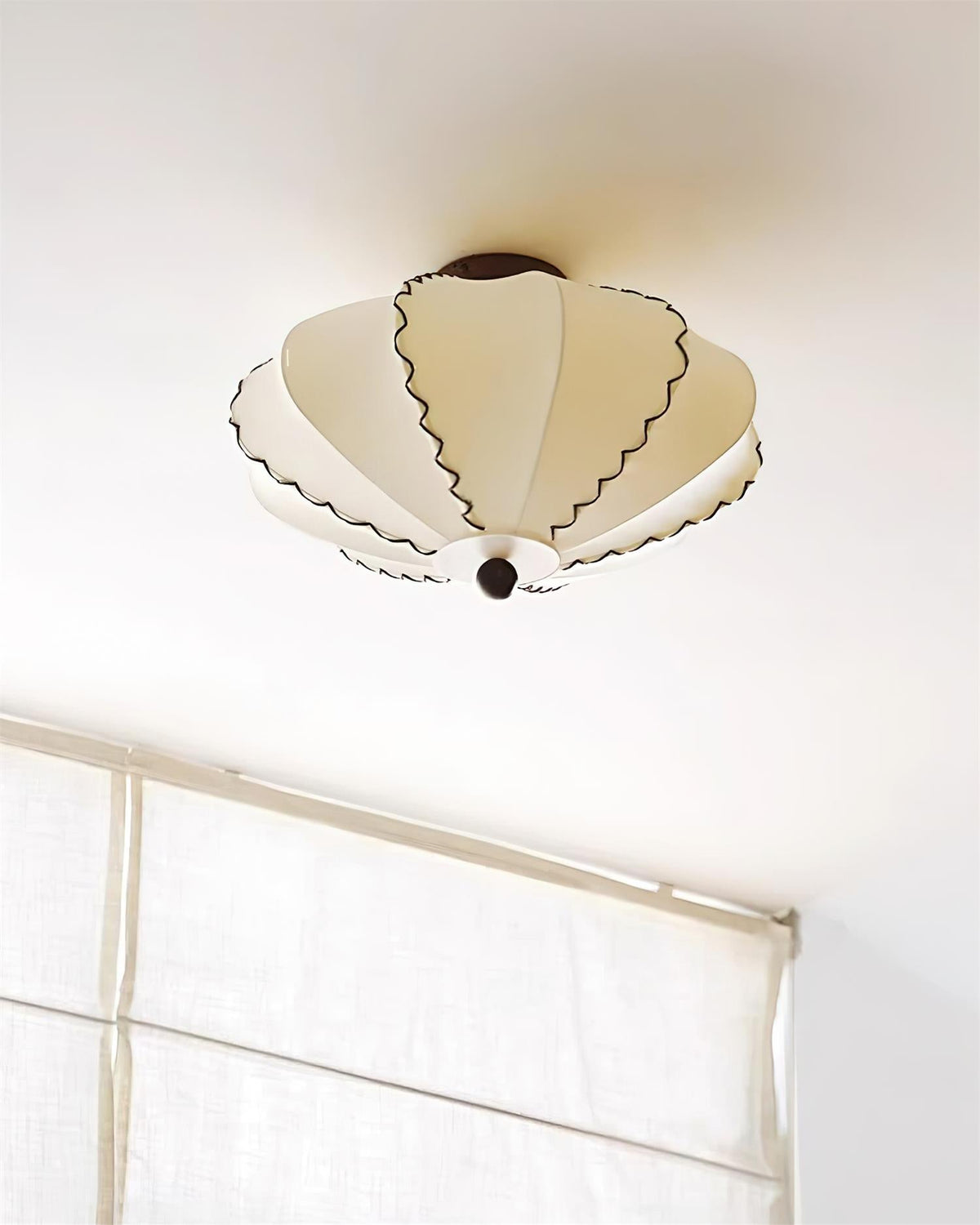 Colette Deckenleuchte aus Holz und Stoff in Beige