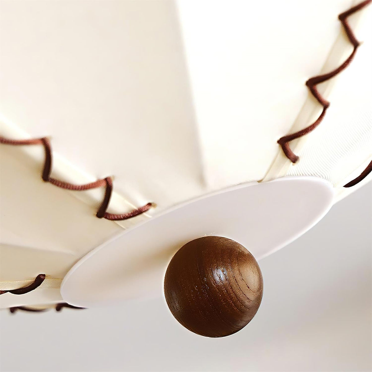 Colette Deckenleuchte aus Holz und Stoff in Beige