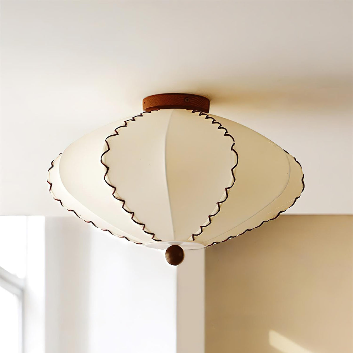 Colette Deckenleuchte aus Holz und Stoff in Beige