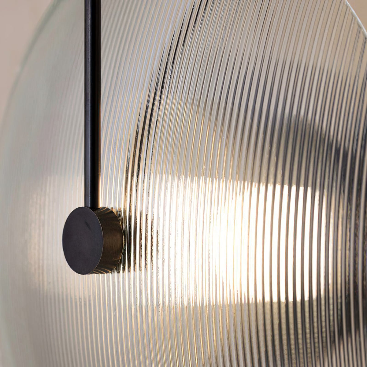 Ivsilan zeitgenössische minimalistische Wandleuchte aus Milchglas