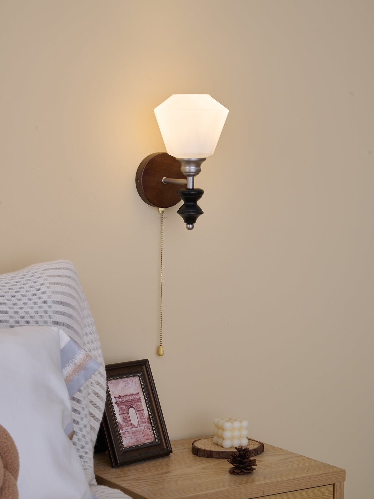 Lucille Elegance Classic Kunstglas-Holz-Wandleuchte
