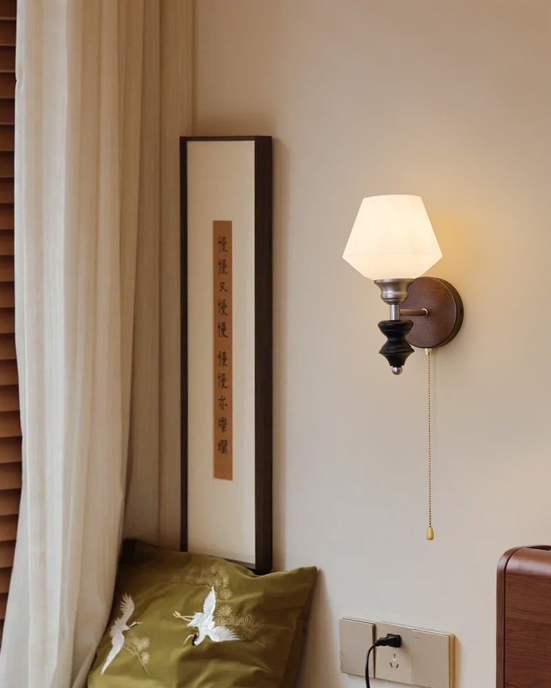 Lucille Elegance Classic Kunstglas-Holz-Wandleuchte