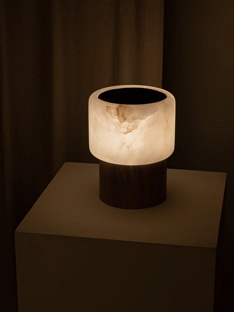 Nivalielle Tischleuchte aus Alabaster