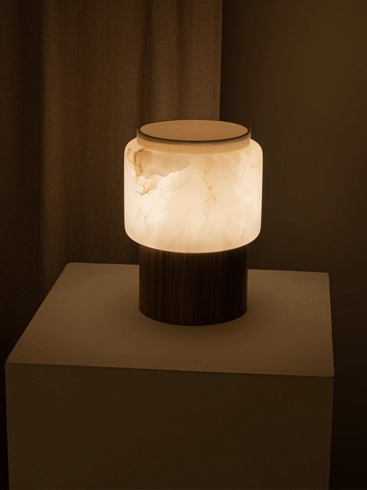 Nivalielle Tischleuchte aus Alabaster