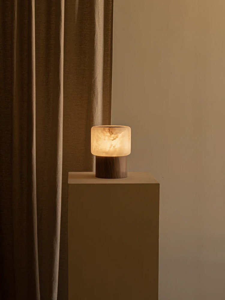 Nivalielle Tischleuchte aus Alabaster