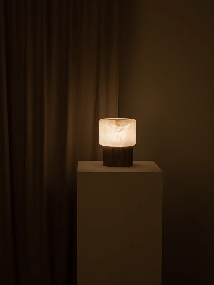 Nivalielle Tischleuchte aus Alabaster