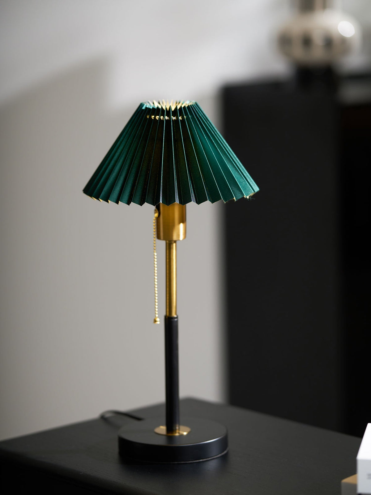 Mevzo Minimalistische Tischleuchte aus Keramik