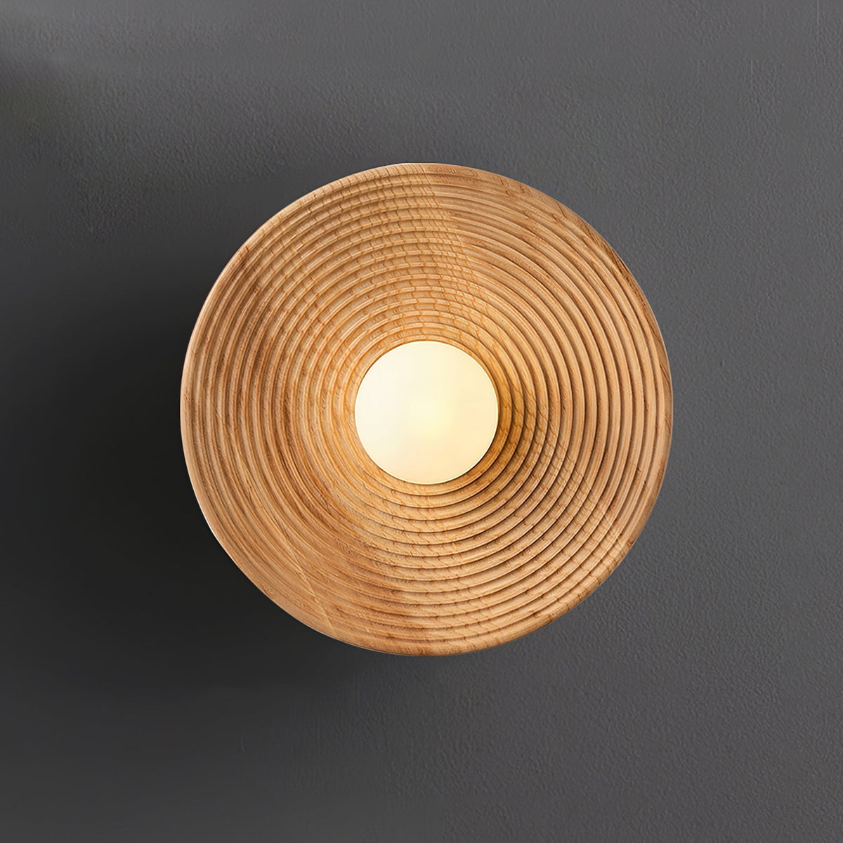 Aldenise zeitgenössische Wandleuchte aus Holz im Kontur-Design