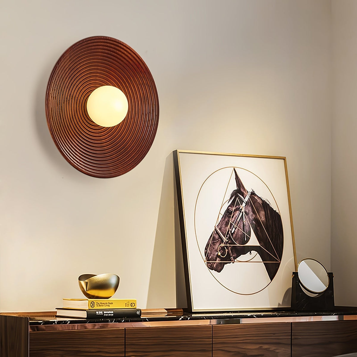 Aldenise zeitgenössische Wandleuchte aus Holz im Kontur-Design