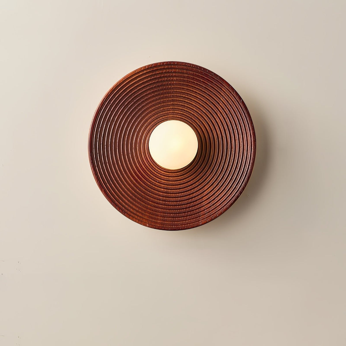 Aldenise zeitgenössische Wandleuchte aus Holz im Kontur-Design