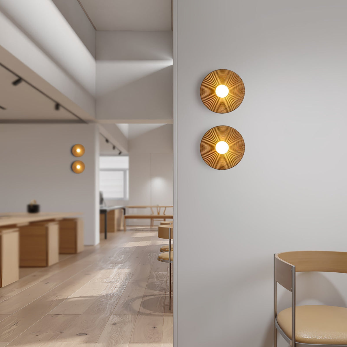 Aldenise zeitgenössische Wandleuchte aus Holz im Kontur-Design