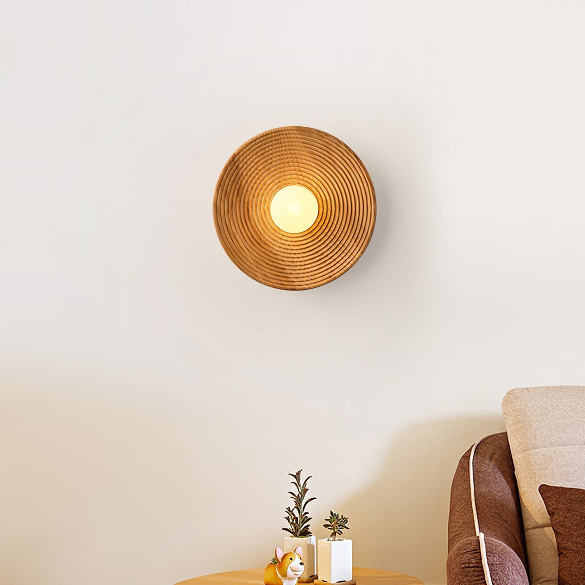Aldenise zeitgenössische Wandleuchte aus Holz im Kontur-Design