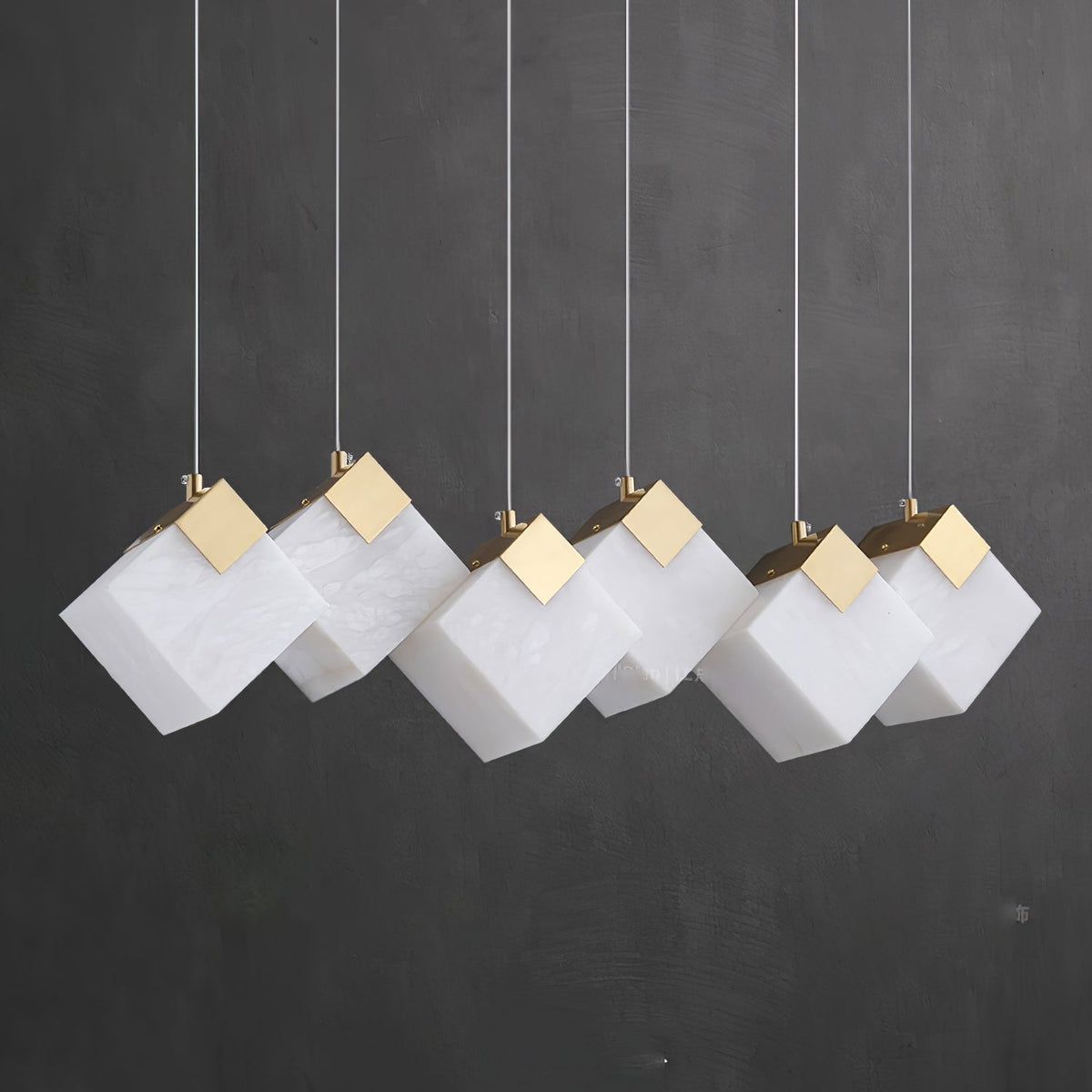 Vevariel lineare Pendelleuchte aus Alabaster in Kieselsteinform