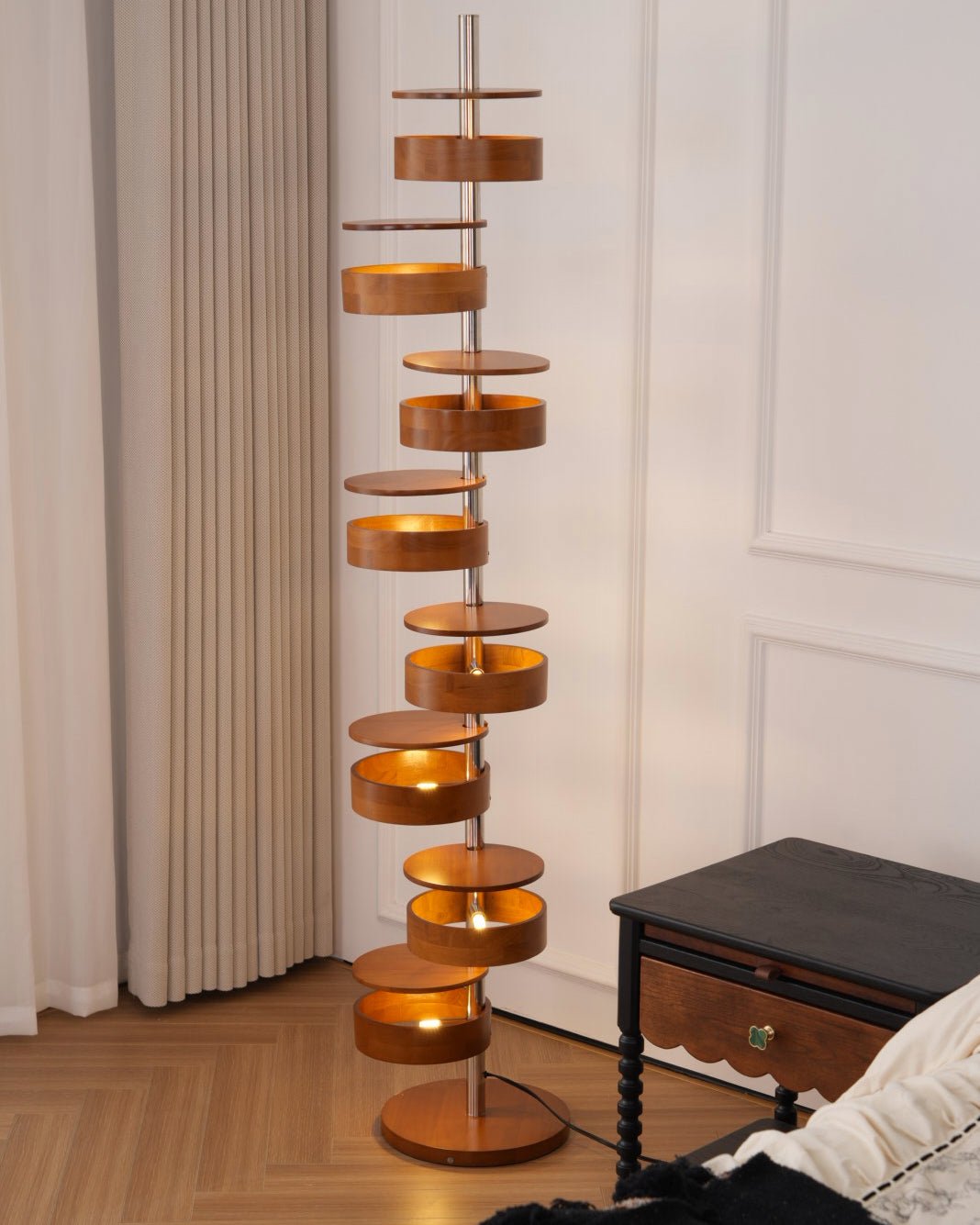 Lynix Stehleuchte aus Holz