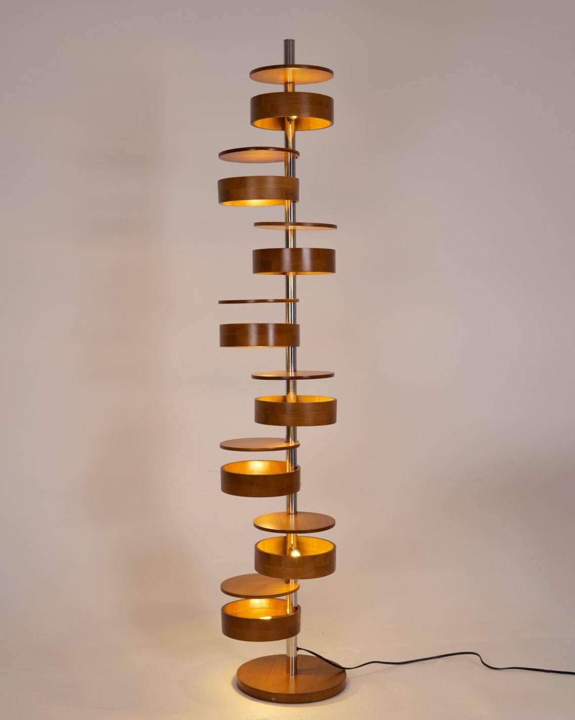 Lynix Stehleuchte aus Holz
