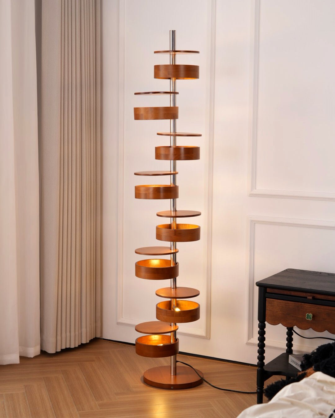 Lynix Stehleuchte aus Holz