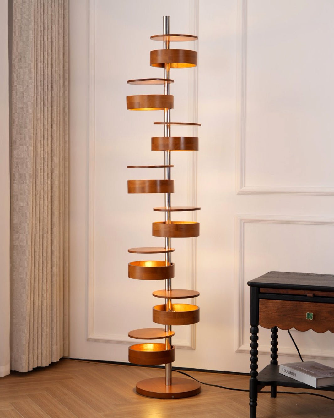 Lynix Stehleuchte aus Holz