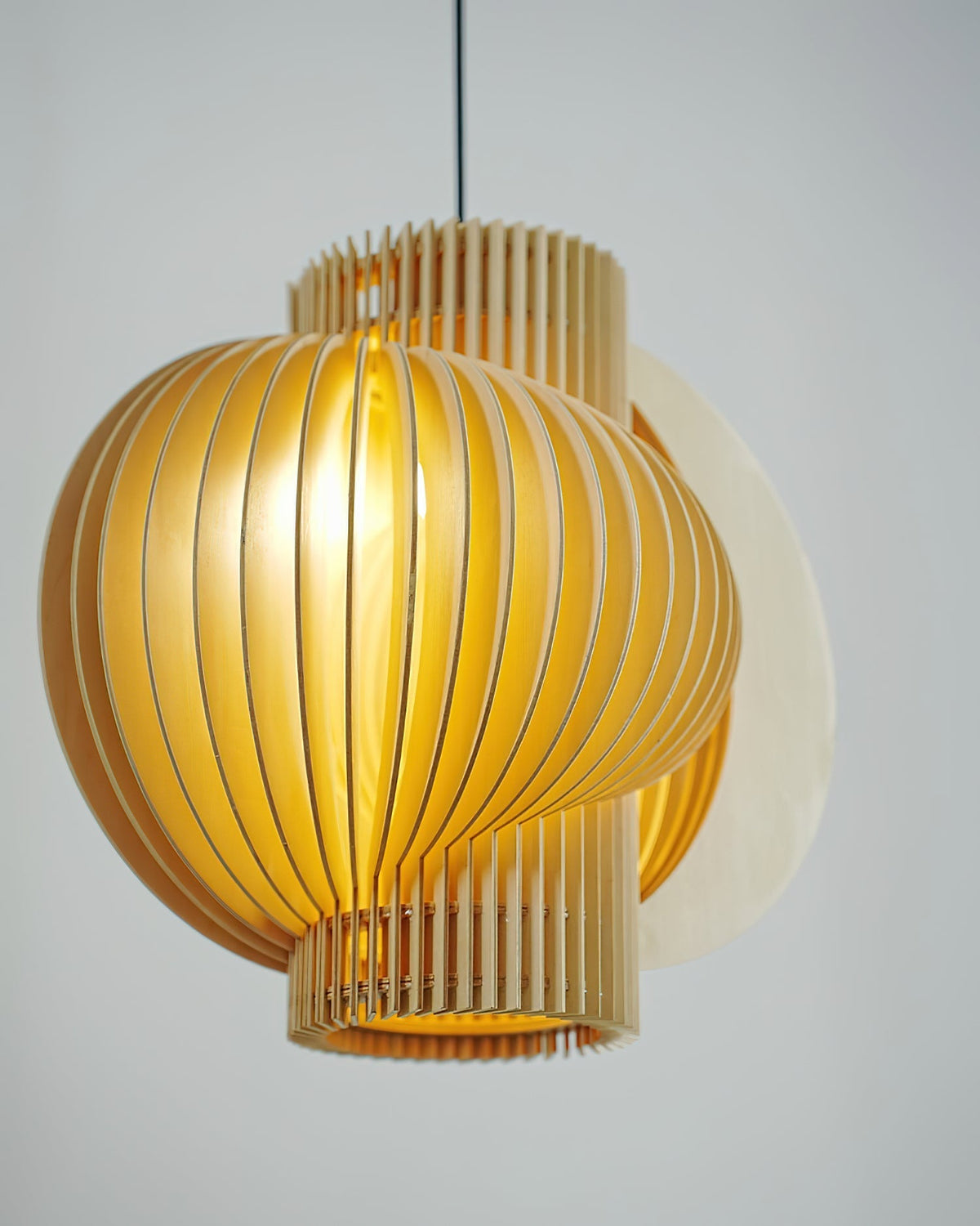 Rinaena Pendelleuchte aus Holz