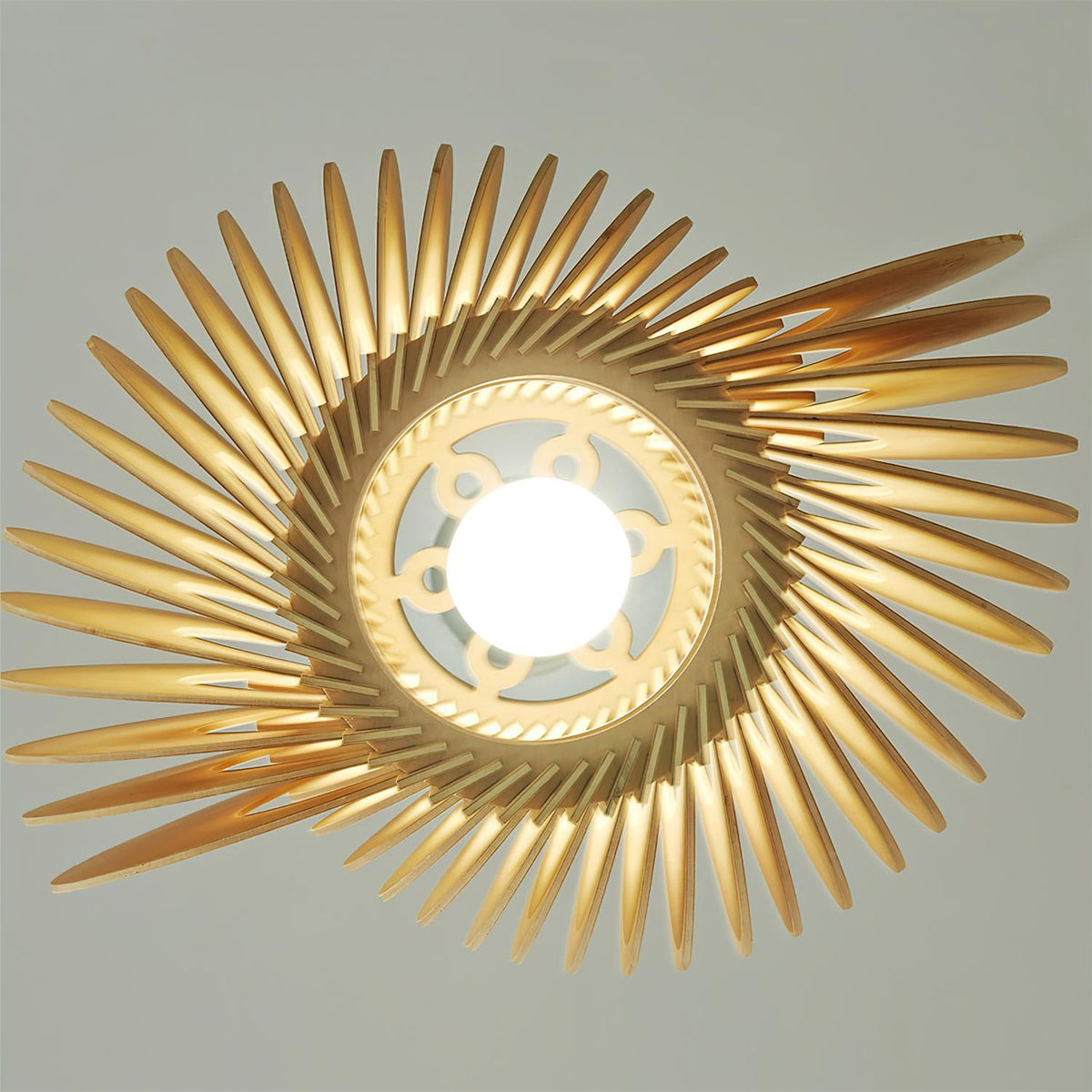 Rinaena Pendelleuchte aus Holz