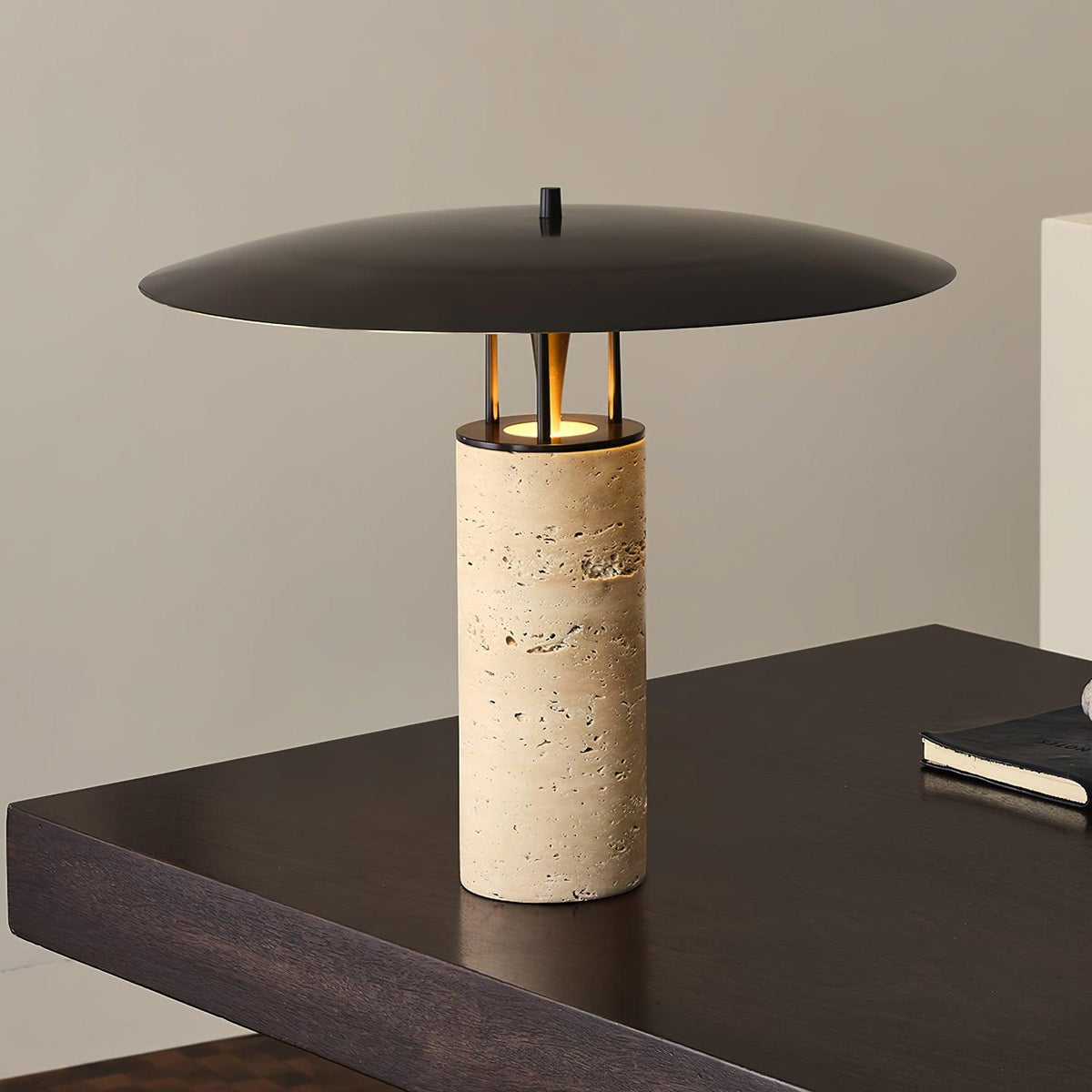 Eara Disc-Pillar Travertine Tischleuchte