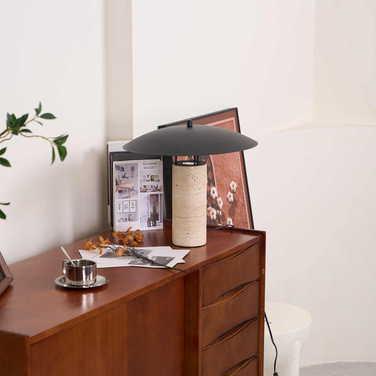 Eara Disc-Pillar Travertine Tischleuchte