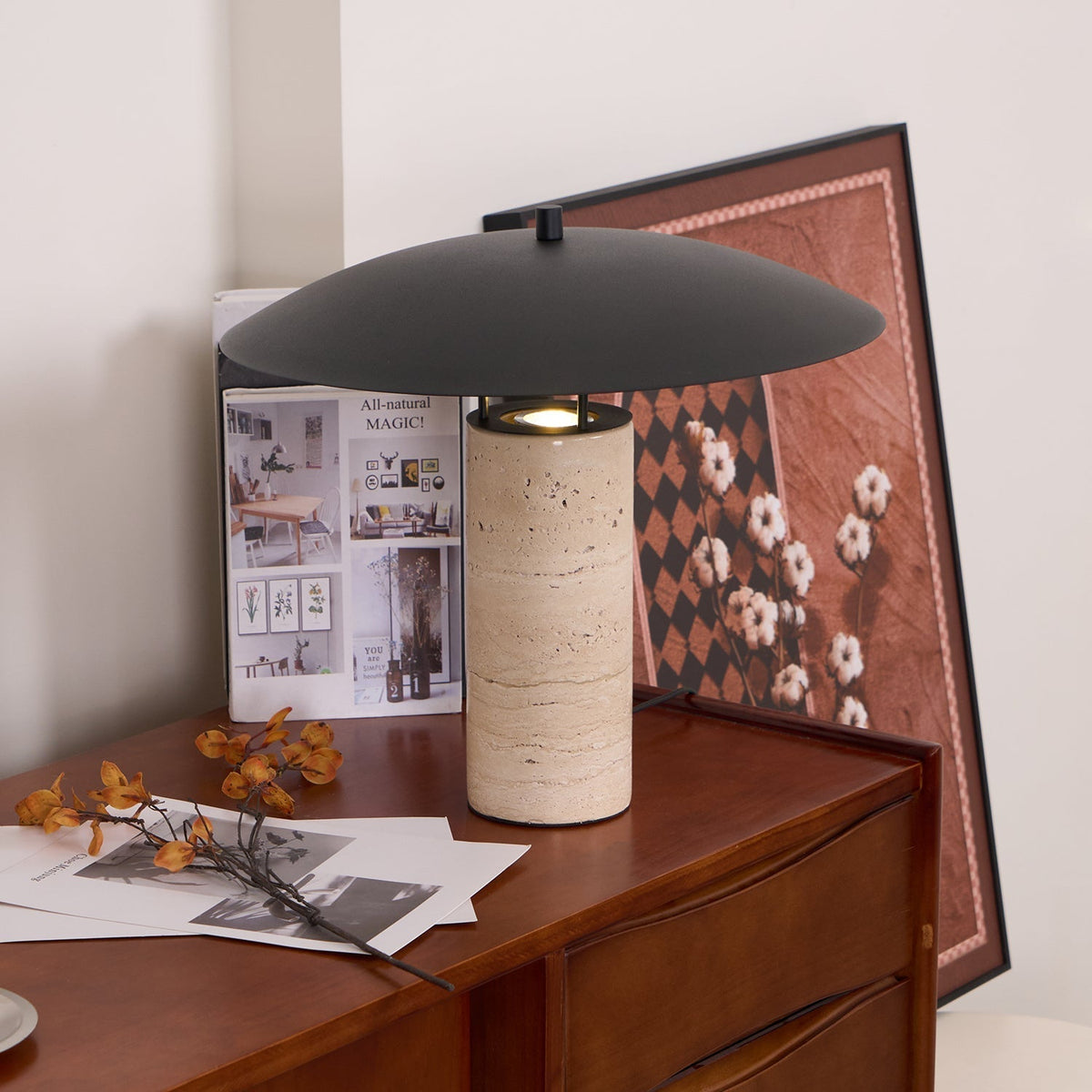 Eara Disc-Pillar Travertine Tischleuchte