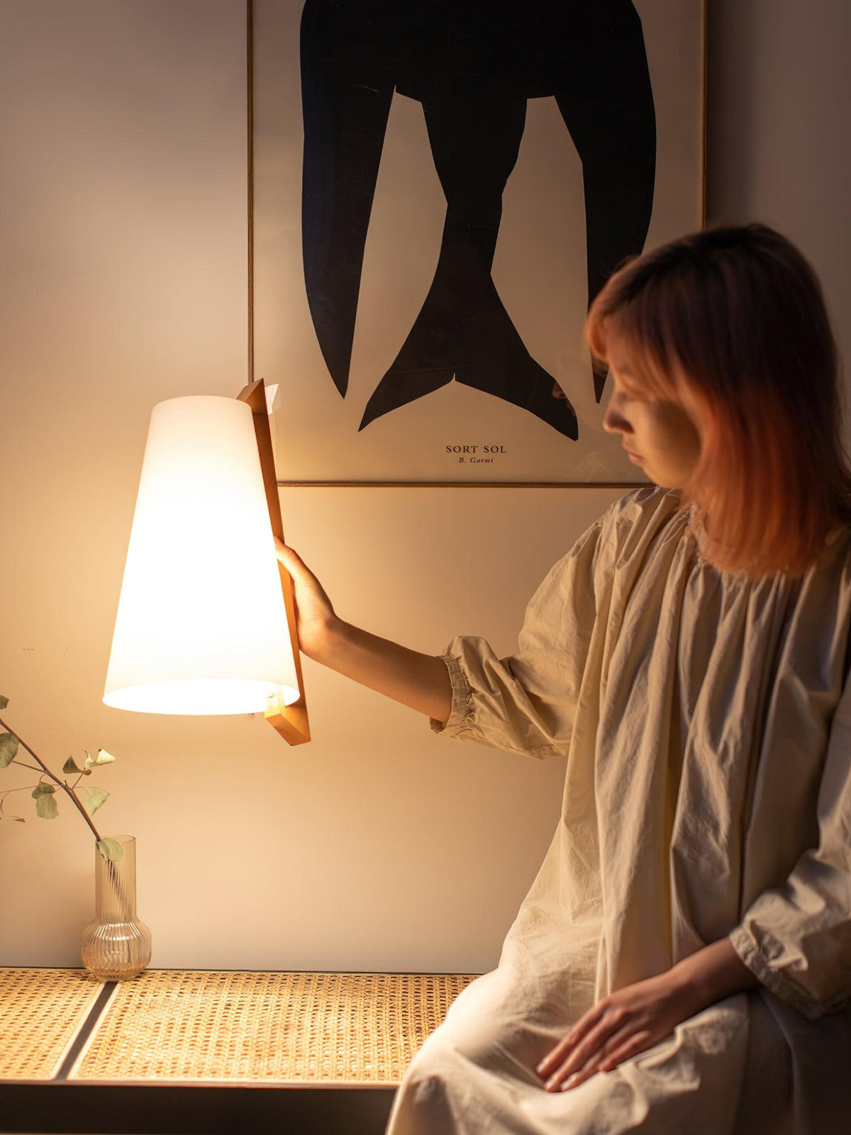 Miriam zeitgenössische minimalistische Kunststoff-Wandleuchte