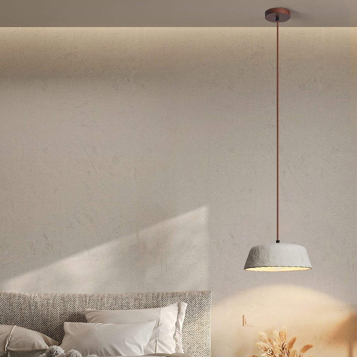 Stone zeitgenössische Pendelleuchte aus Holz in Grau-Keramik und dunklem Holz