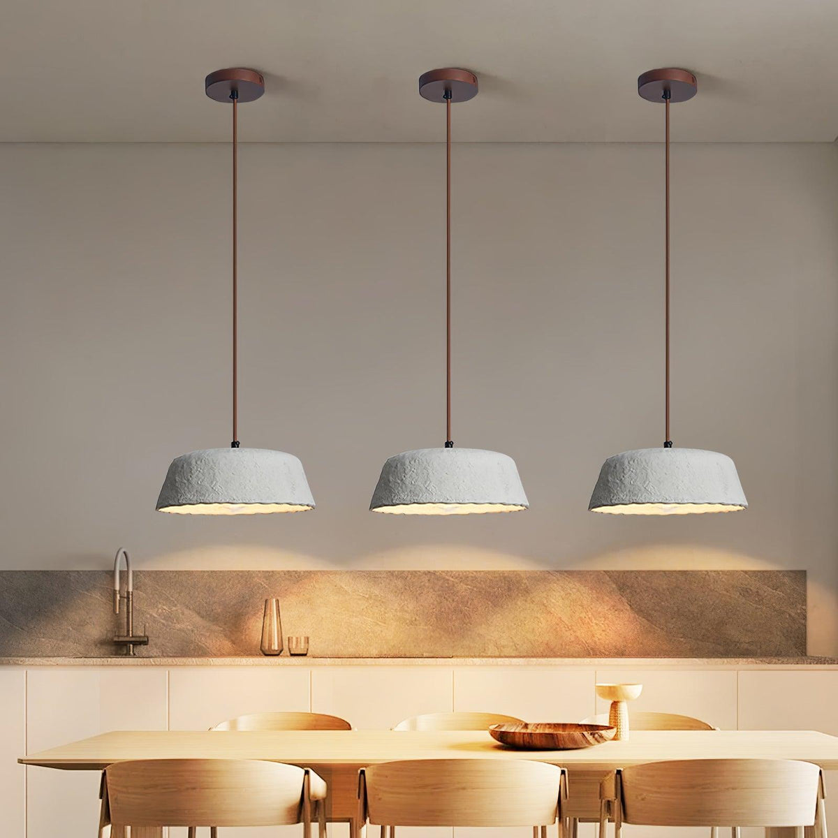 Stone zeitgenössische Pendelleuchte aus Holz in Grau-Keramik und dunklem Holz