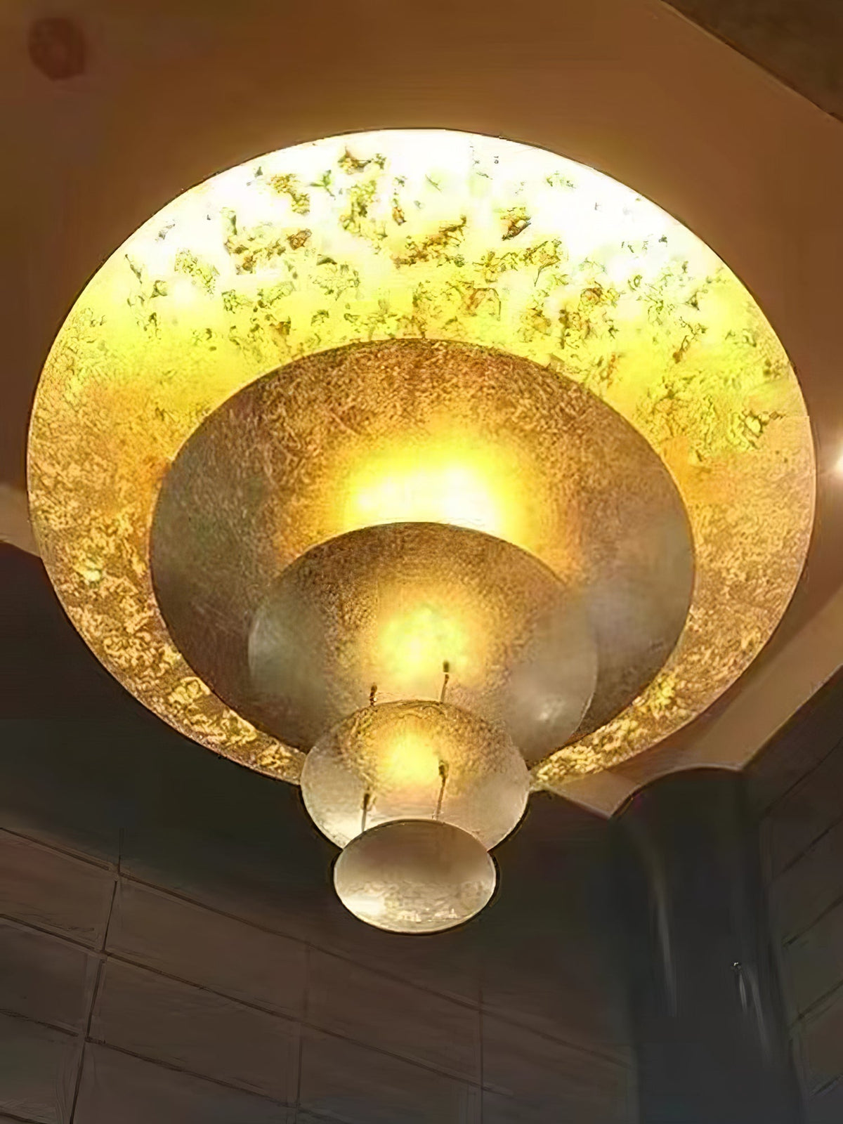 Phelion mehrschichtige Pendelleuchte aus Goldfolie