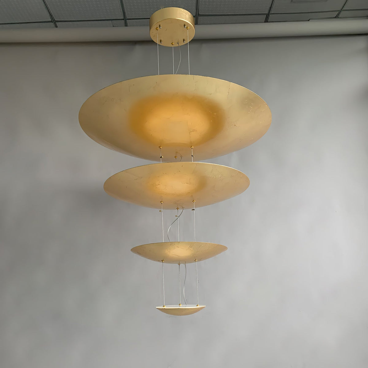 Phelion mehrschichtige Pendelleuchte aus Goldfolie