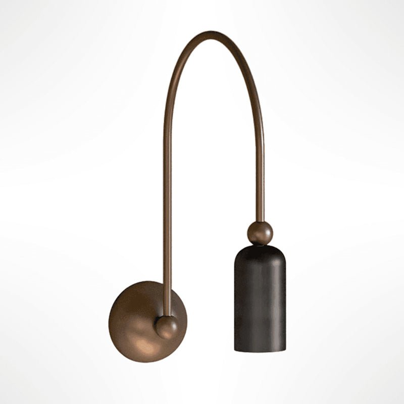 Vortigaud gebogene Bronzefarbene Wandleuchte mit schwarzem Lampenschirm