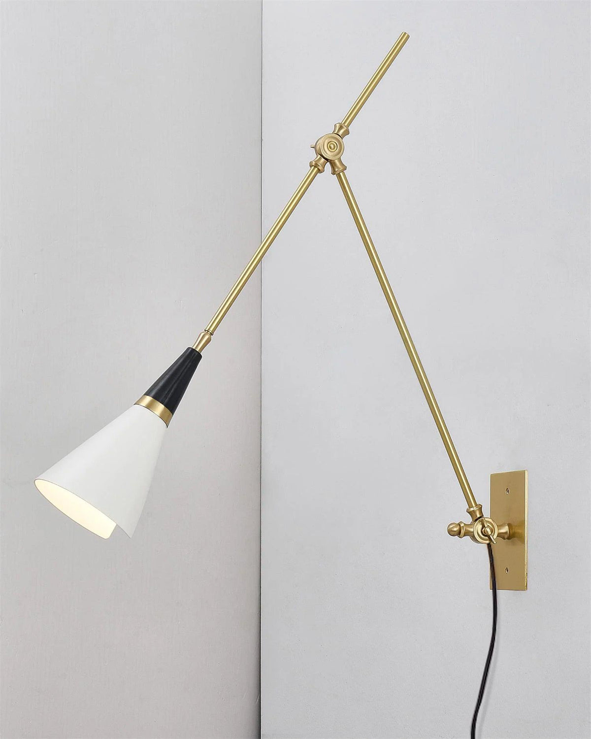 Orvenia zeitgenössische minimalistische Wandleuchte mit Stecker