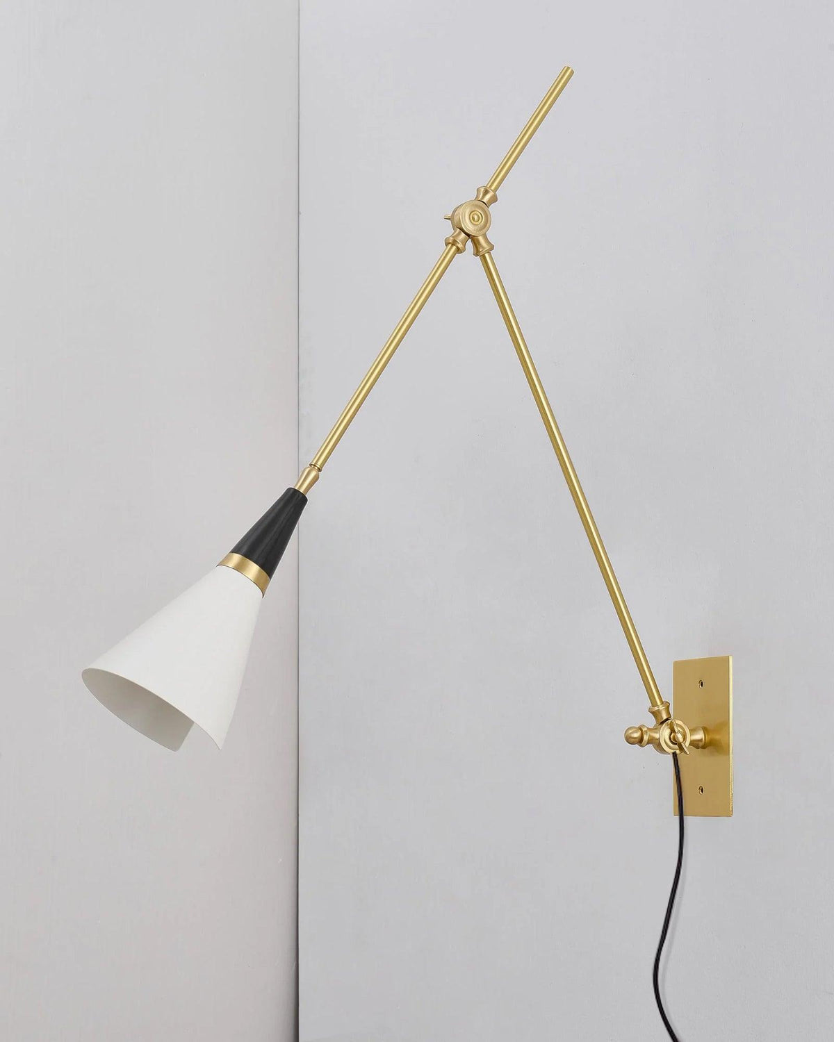Orvenia zeitgenössische minimalistische Wandleuchte mit Stecker