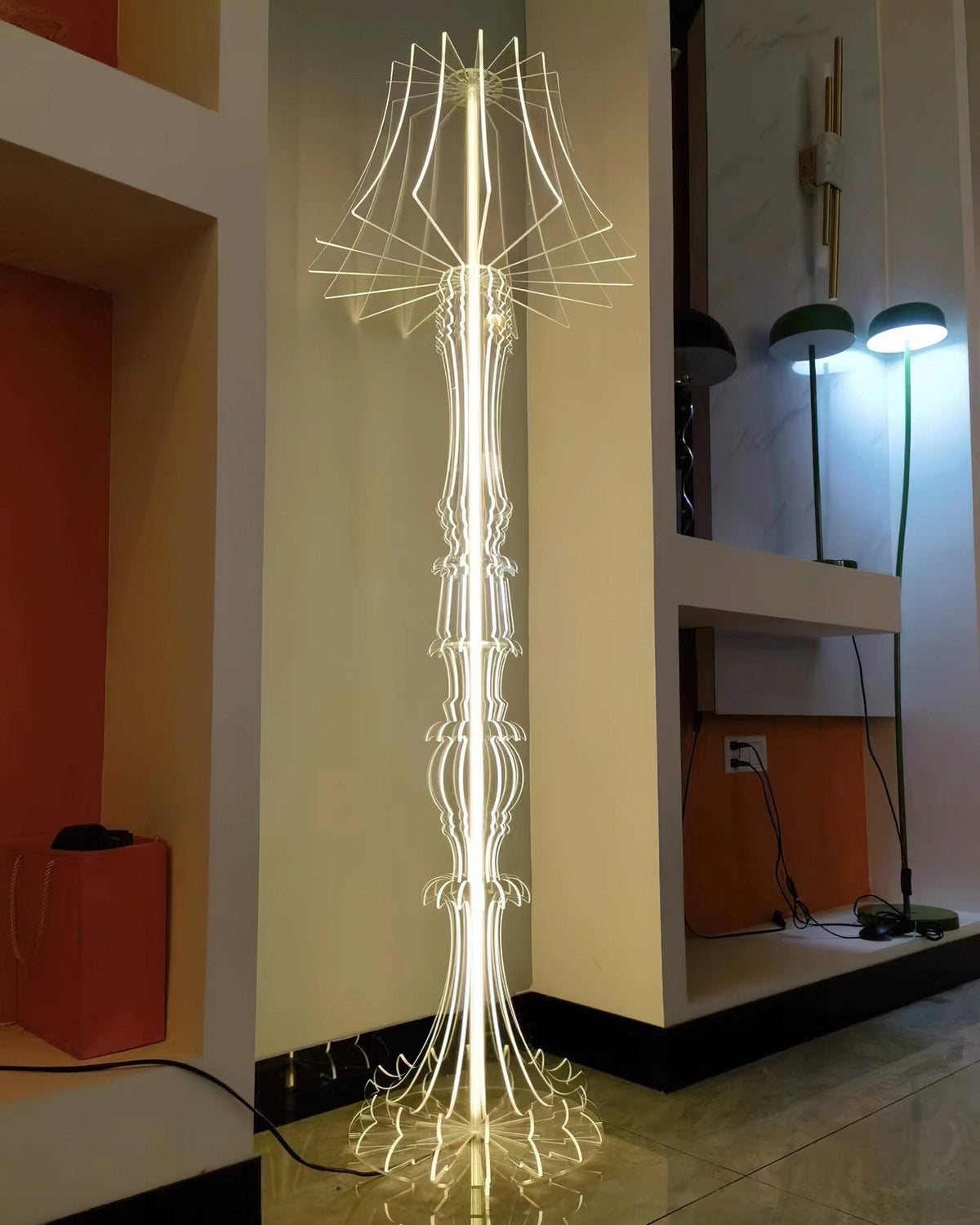 Elmariel skulpturale Acryl-Tischlampe