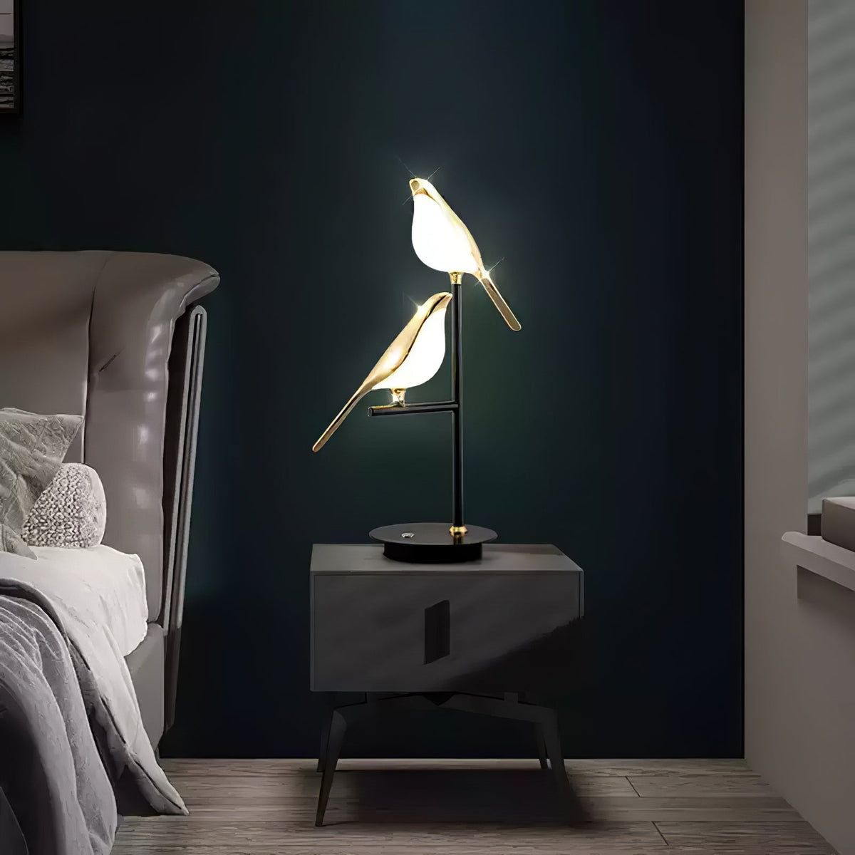 Velare Acryl-Tischlampe mit verspieltem Lampenschirm